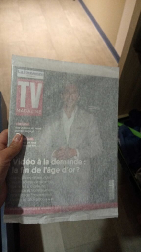 Revista empacada en papel pergamino. Marsella - Francia