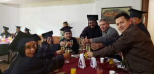 Brindis de los graduados de adama en su ceremonia