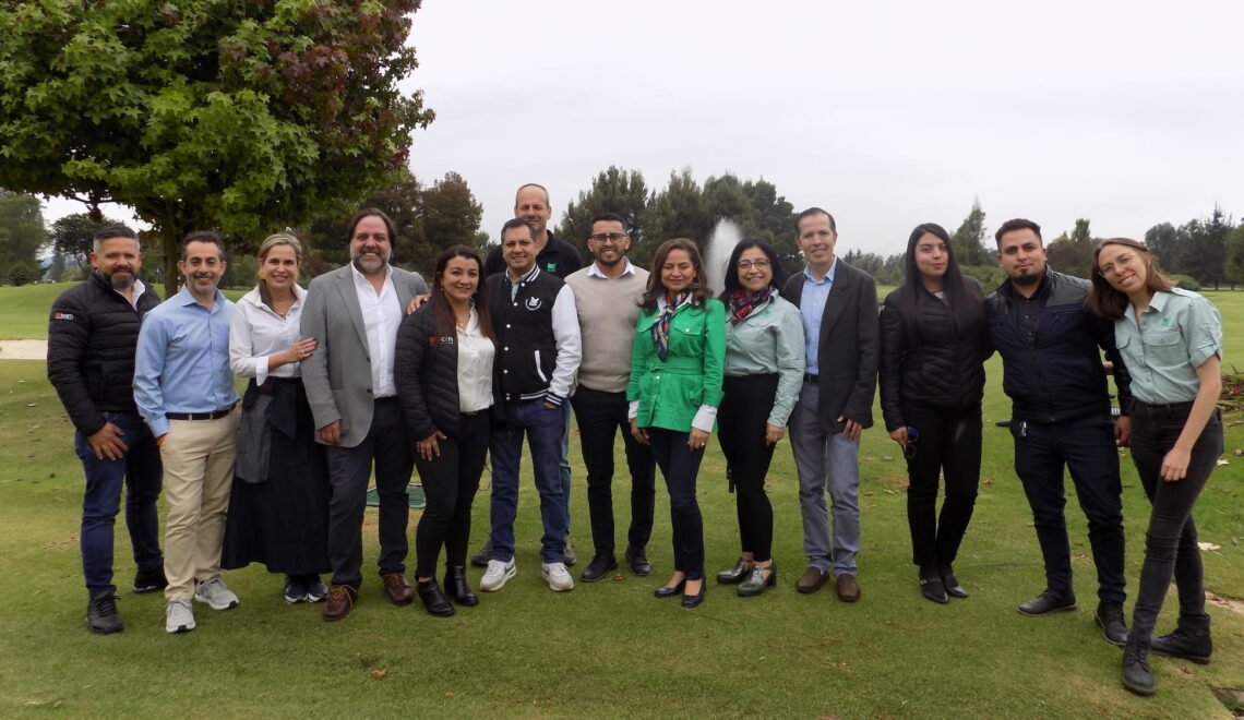Equipo técnico de Haifa en el evento de su seminario en el Club Pueblo Viejo.